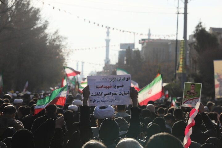 راهپیمایی پرشور مردم قم علیه اغتشاشگران
