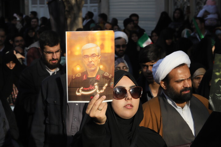 راهپیمایی پرشور مردم قم علیه اغتشاشگران
