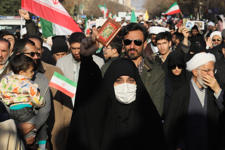 راهپیمایی پرشور مردم قم علیه اغتشاشگران
