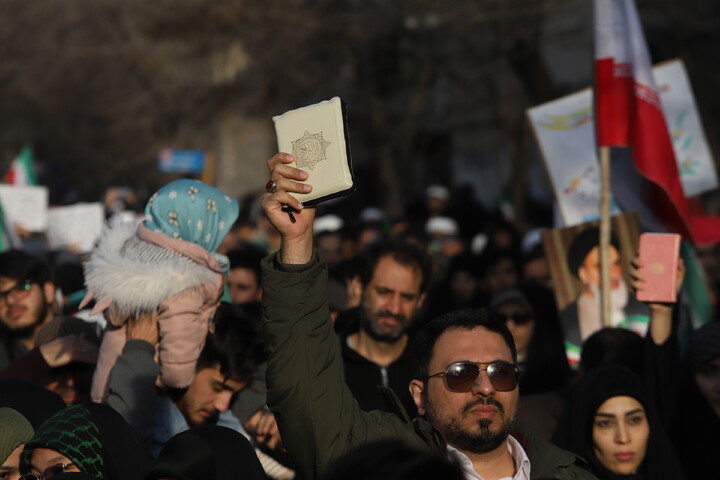 راهپیمایی پرشور مردم قم علیه اغتشاشگران
