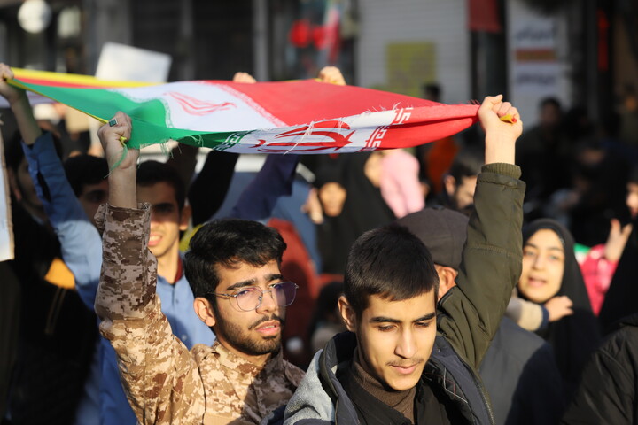 راهپیمایی پرشور مردم قم علیه اغتشاشگران
