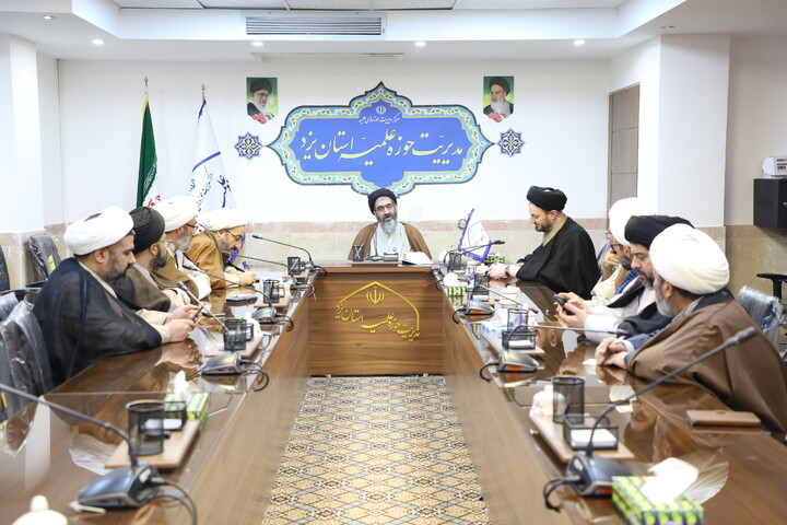 تصاویر/ جلسه بصیرتی با موضوع نقد قرآن بسندگی ویژه کادر مدارس یزد