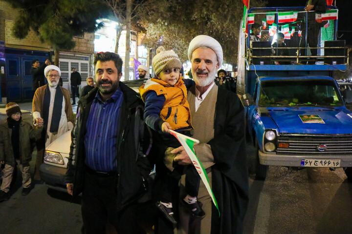 تصاویر/ اجتماع شبانه مردم انقلابی در محکومیت اقدامات تروریست های مسلح