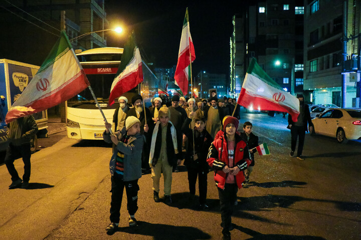 تصاویر/ اجتماع شبانه مردم انقلابی در محکومیت اقدامات تروریست های مسلح