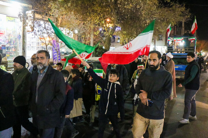 تصاویر/ اجتماع شبانه مردم انقلابی در محکومیت اقدامات تروریست های مسلح