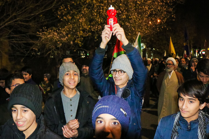 تصاویر/ اجتماع شبانه مردم انقلابی در محکومیت اقدامات تروریست های مسلح