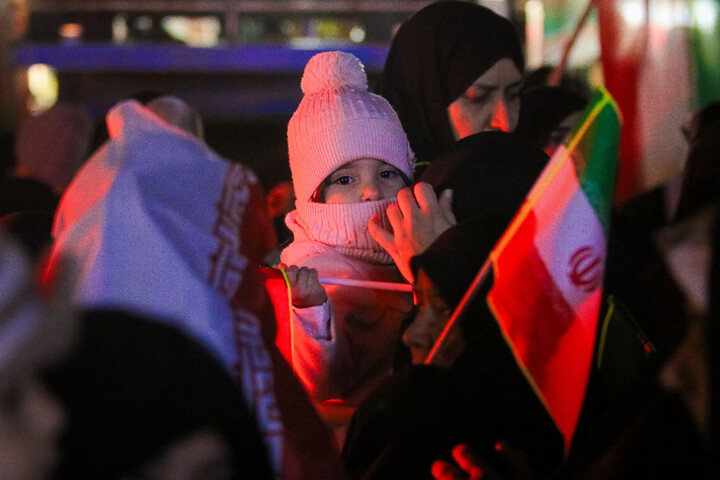 تصاویر/ اجتماع شبانه مردم انقلابی در محکومیت اقدامات تروریست های مسلح