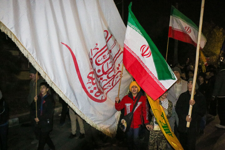 تصاویر/ اجتماع شبانه مردم انقلابی در محکومیت اقدامات تروریست های مسلح