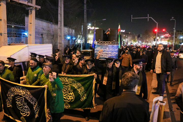 تصاویر/ اجتماع شبانه مردم انقلابی در محکومیت اقدامات تروریست های مسلح