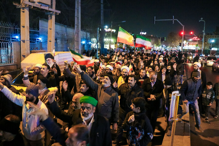 تصاویر/ اجتماع شبانه مردم انقلابی در محکومیت اقدامات تروریست های مسلح