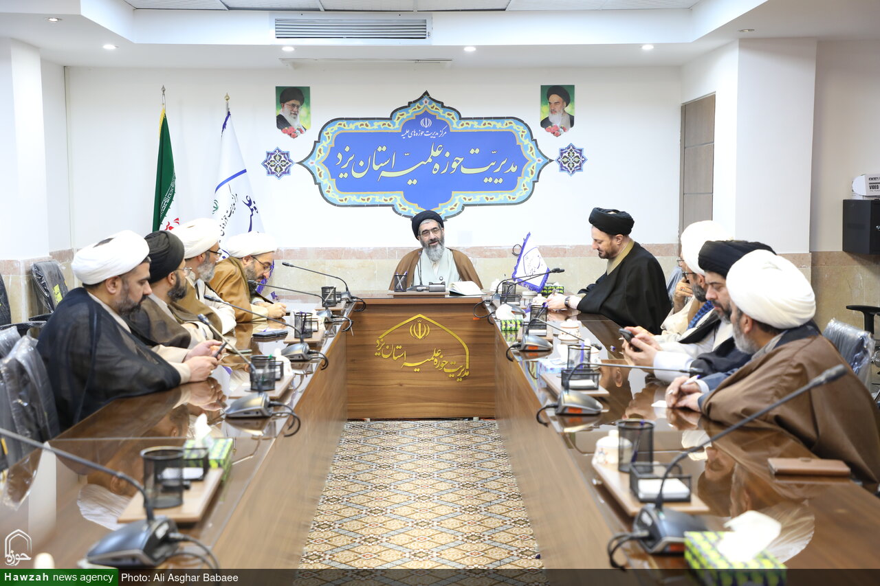 تصاویر/ جلسه بصیرتی با موضوع نقد قرآن بسندگی ویژه کادر مدارس یزد