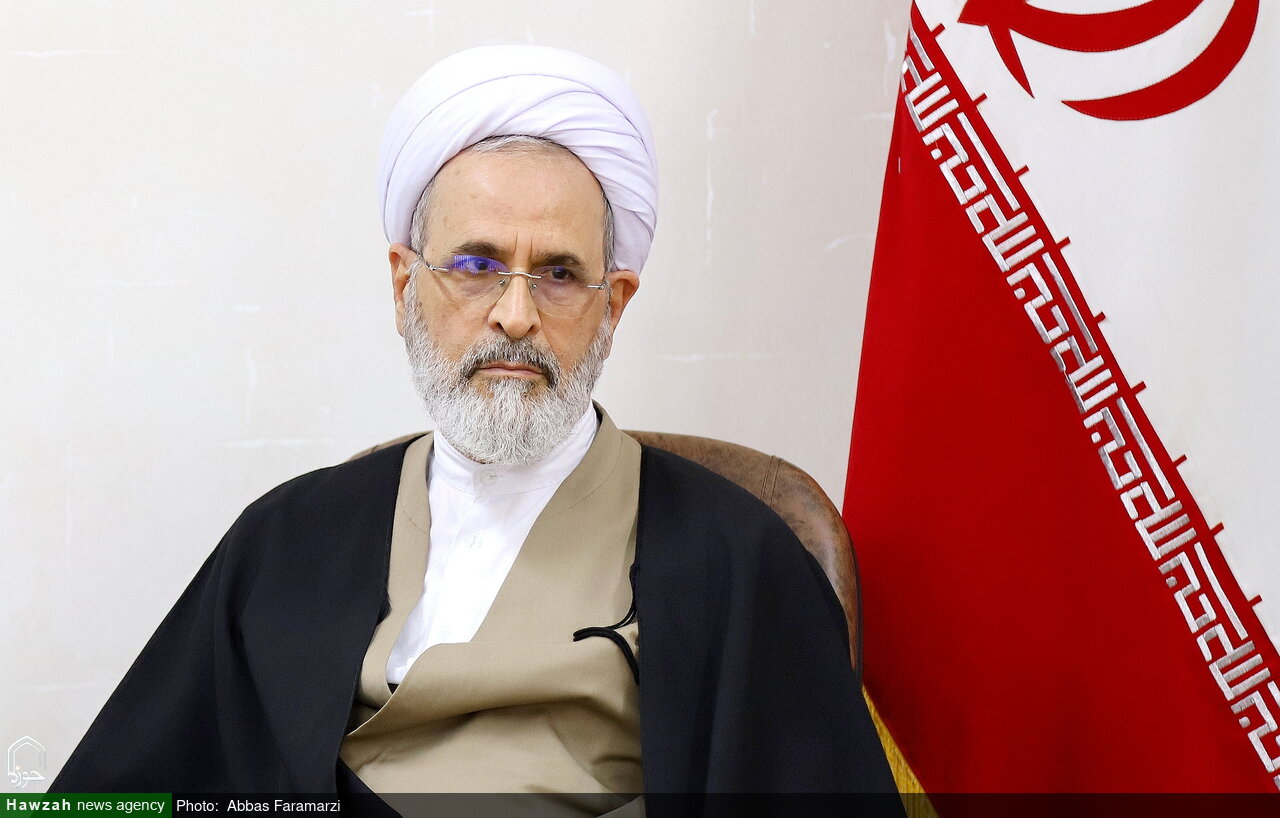 قدردانی آیت الله اعرافی از حضور ملت ایران اسلامی در راهپیمایی ۲۲ دی/ مسئولین برای آسایش مردم و پیشرفت کشور با قاطعیت اقدام نمایند