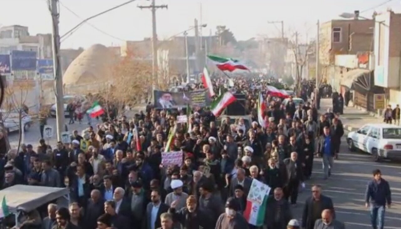 فیلم| خروش مردم دارالشهداء شهرستان آران و بیدگل در یوم الله ۲۲ دی ماه