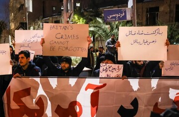تجمع دانشجویان مقابل سفارت انگلیس در تهران