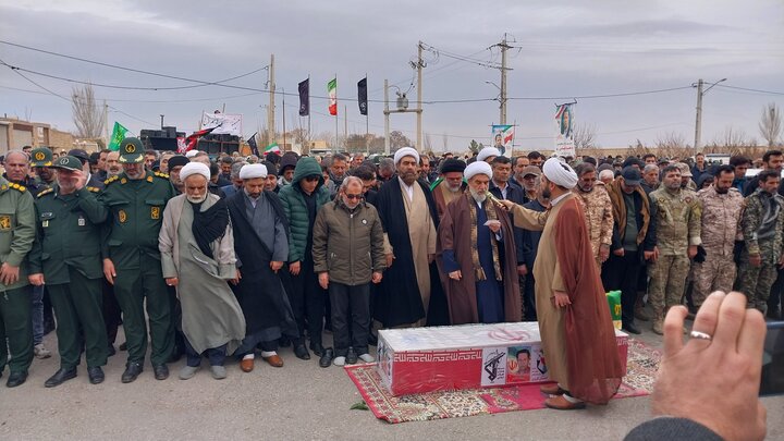 تصاویر / تشییع پیکر شهید محمود عباسی از شهدای امنیت