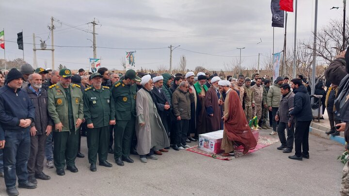 تصاویر / تشییع پیکر شهید محمود عباسی از شهدای امنیت