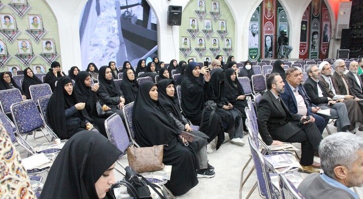 تصاویر/ مراسم بزرگداشت روز ستایشگری (بوشهر حسینیه مقاومت) در بوشهر