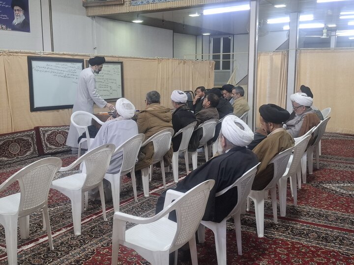 مراسم درس اخلاق و بینش سیاسی پیرامون اغتشاشات اخیر در کاشان