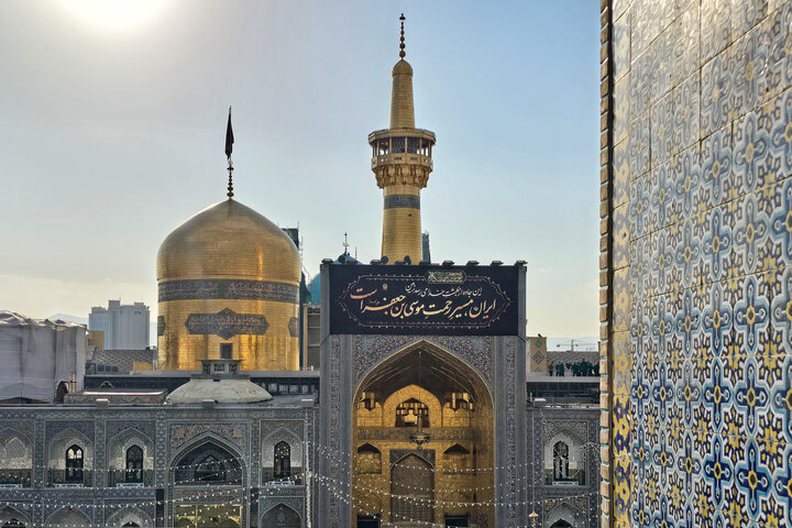 العتبة الرضوية تتشح بالسواد إحياءً لذكرى استشهاد الإمام الكاظم (عليه السلام)