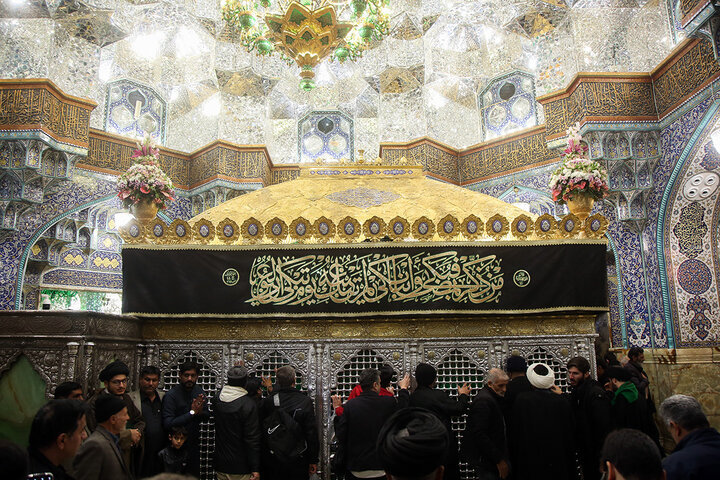 العتبة المعصومية تكتسي بالسواد عشية ذكرى استشهاد الإمام الكاظم (عليه السلام)