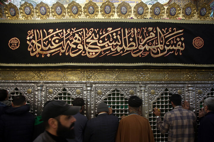 العتبة المعصومية تكتسي بالسواد عشية ذكرى استشهاد الإمام الكاظم (عليه السلام)