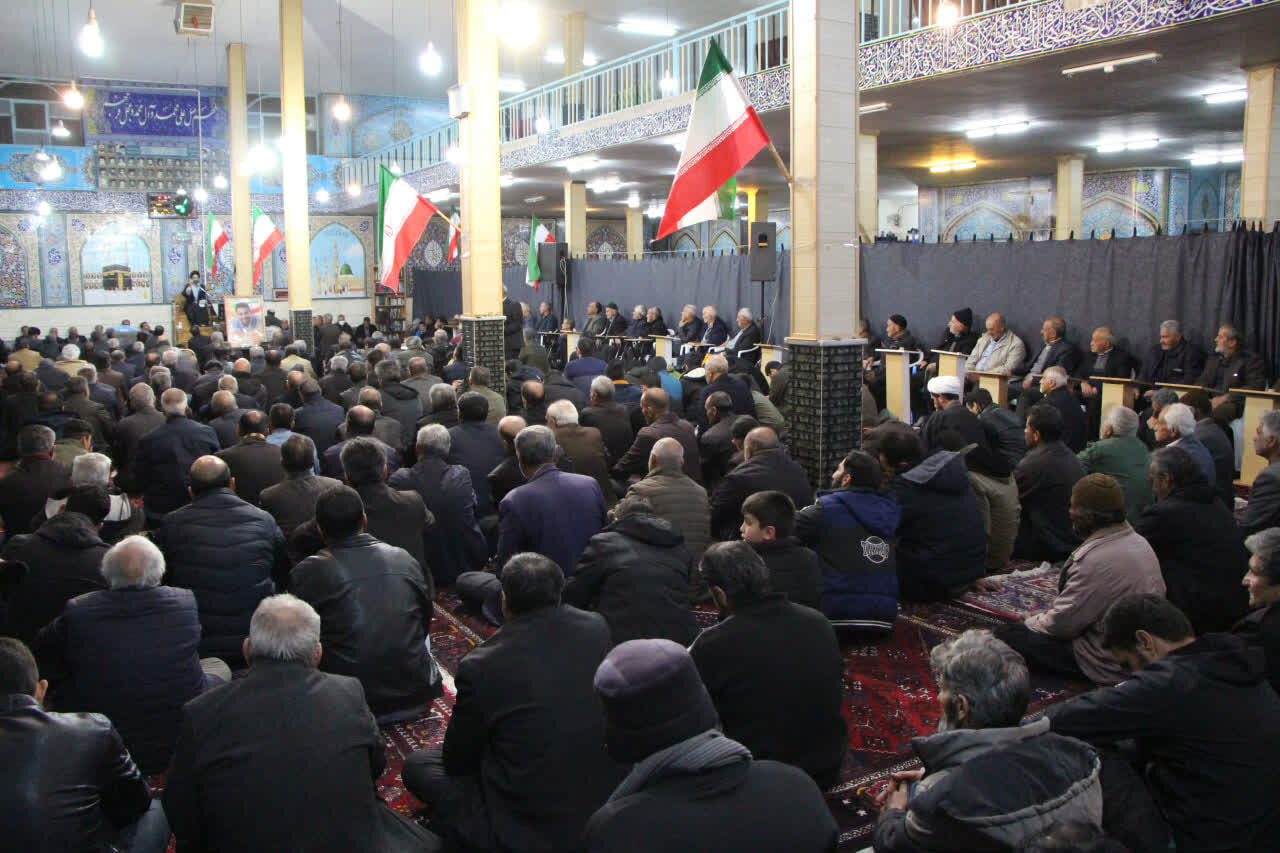 پیکر شهید مدافع امنیت در کاشان تشییع شد+عکس