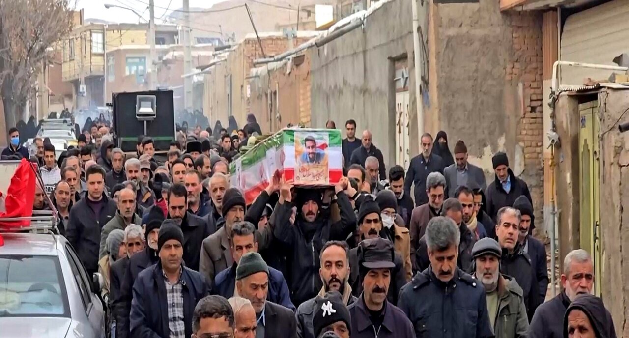 پیکر شهید مدافع امنیت در کاشان تشییع شد+تصاویر