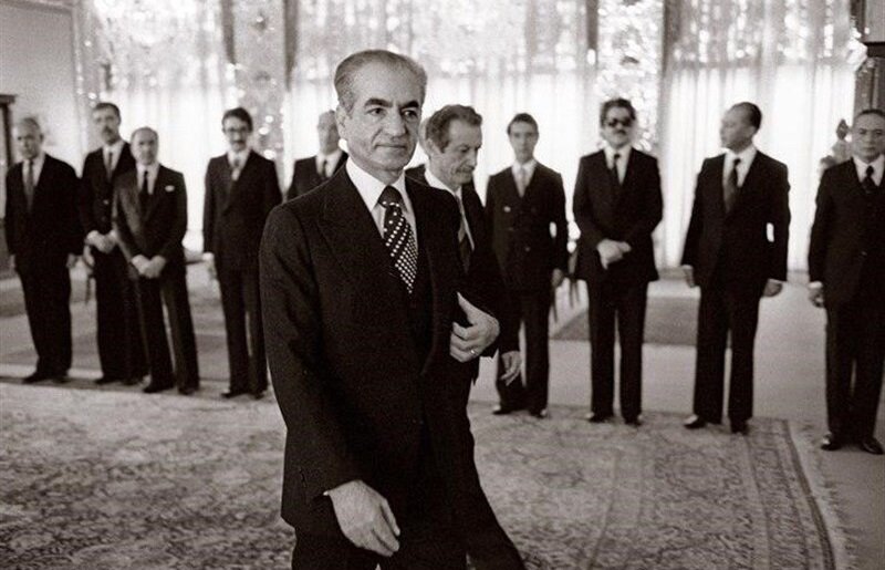 محمدرضا پهلوی و دزدی و غارت ثروت عظیم کشور