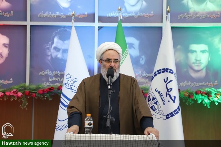 امت بی‌ولایت، حیات و اقتداری ندارد