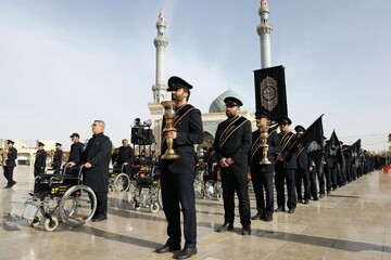 تصاویر/ دسته عزای خادمان و زائران حرم بانوی کرامت در سالروز شهادت امام موسی کاظم(ع)
