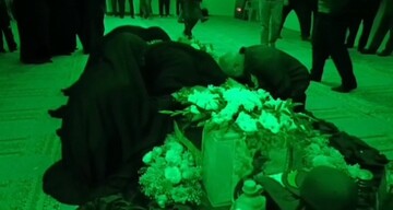 فیلم | وداع خانواده شهید حیدری در معراج الشهدای کوهدشت