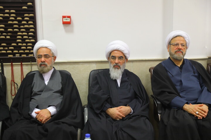 تصاویر / مراسم عزاداری شب شهادت امام موسی کاظم (ع) در دفتر آیت الله العظمی جوادی آملی