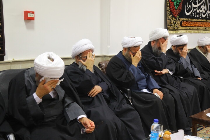 تصاویر / مراسم عزاداری شب شهادت امام موسی کاظم (ع) در دفتر آیت الله العظمی جوادی آملی