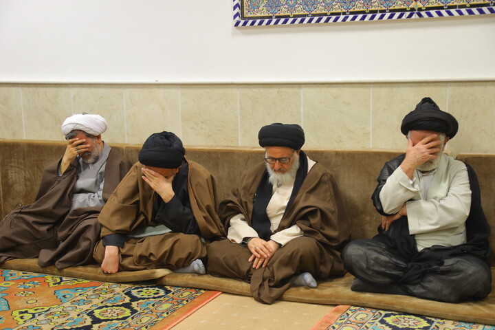 تصاویر / مراسم عزاداری شب شهادت امام موسی کاظم (ع) در دفتر آیت الله العظمی جوادی آملی