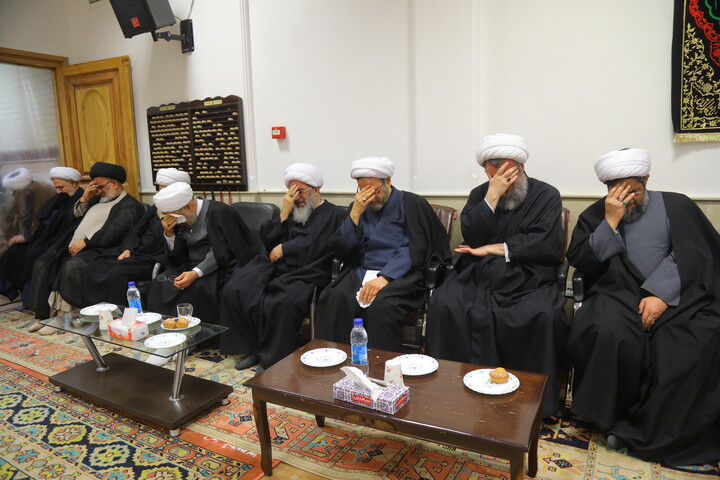 تصاویر / مراسم عزاداری شب شهادت امام موسی کاظم (ع) در دفتر آیت الله العظمی جوادی آملی