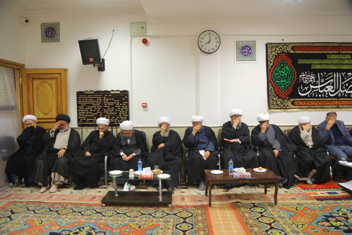 تصاویر / مراسم عزاداری شب شهادت امام موسی کاظم (ع) در دفتر آیت الله العظمی جوادی آملی