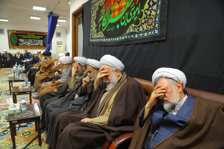 تصاویر / مراسم عزاداری شب شهادت امام موسی کاظم (ع) در دفتر آیت الله العظمی جوادی آملی
