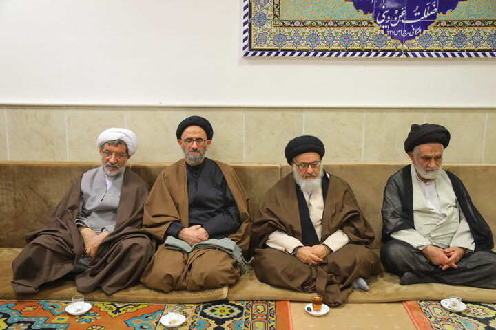 تصاویر / مراسم عزاداری شب شهادت امام موسی کاظم (ع) در دفتر آیت الله العظمی جوادی آملی