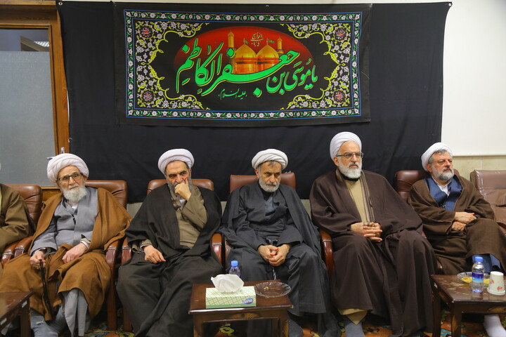 تصاویر / مراسم عزاداری شب شهادت امام موسی کاظم (ع) در دفتر آیت الله العظمی جوادی آملی