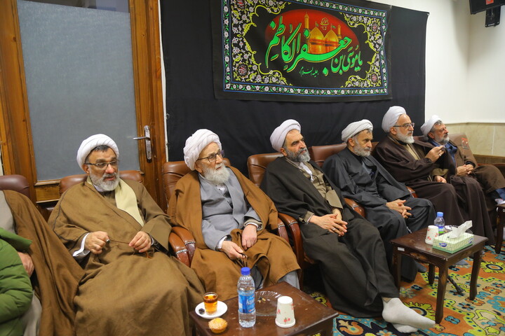 تصاویر / مراسم عزاداری شب شهادت امام موسی کاظم (ع) در دفتر آیت الله العظمی جوادی آملی