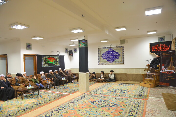 تصاویر / مراسم عزاداری شب شهادت امام موسی کاظم (ع) در دفتر آیت الله العظمی جوادی آملی