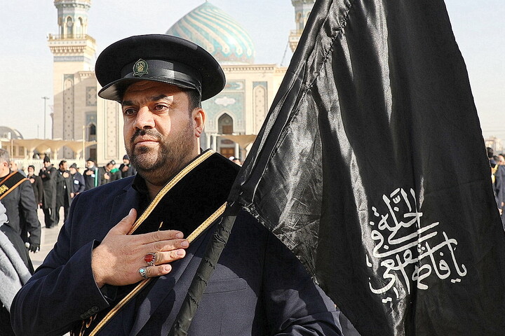 تصاویر/ دسته عزای خادمان و زائران حرم بانوی کرامت در سالروز شهادت امام موسی کاظم(ع)