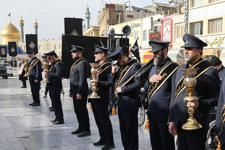 تصاویر/ دسته عزای خادمان و زائران حرم بانوی کرامت در سالروز شهادت امام موسی کاظم(ع)