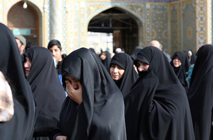 تصاویر/ دسته عزای خادمان و زائران حرم بانوی کرامت در سالروز شهادت امام موسی کاظم(ع)