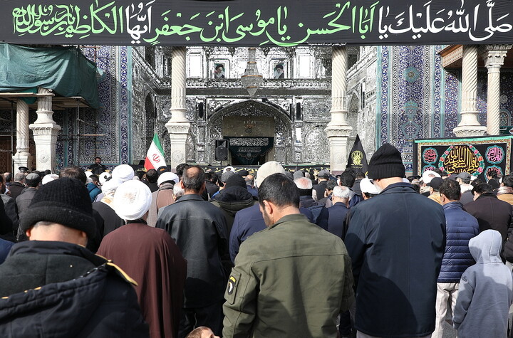 تصاویر/ دسته عزای خادمان و زائران حرم بانوی کرامت در سالروز شهادت امام موسی کاظم(ع)