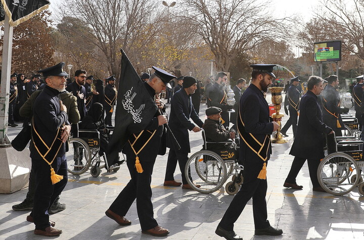 تصاویر/ دسته عزای خادمان و زائران حرم بانوی کرامت در سالروز شهادت امام موسی کاظم(ع)