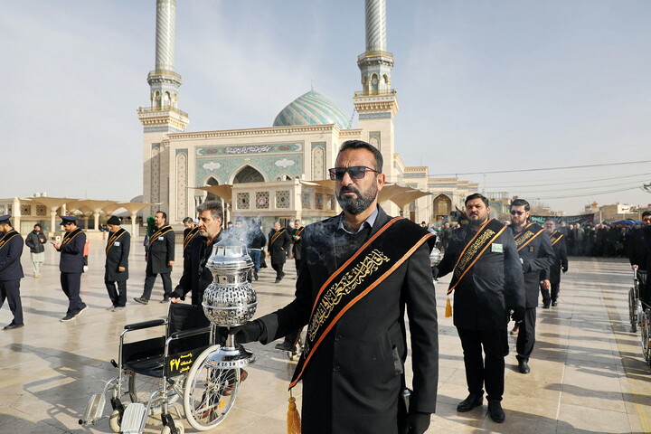 تصاویر/ دسته عزای خادمان و زائران حرم بانوی کرامت در سالروز شهادت امام موسی کاظم(ع)