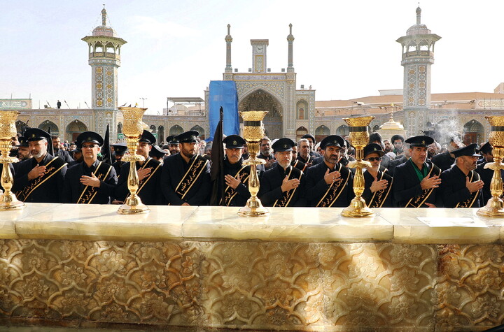 تصاویر/ دسته عزای خادمان و زائران حرم بانوی کرامت در سالروز شهادت امام موسی کاظم(ع)