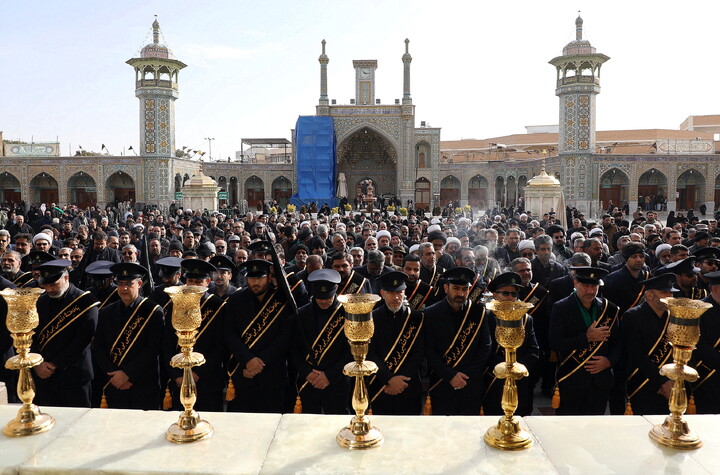 تصاویر/ دسته عزای خادمان و زائران حرم بانوی کرامت در سالروز شهادت امام موسی کاظم(ع)