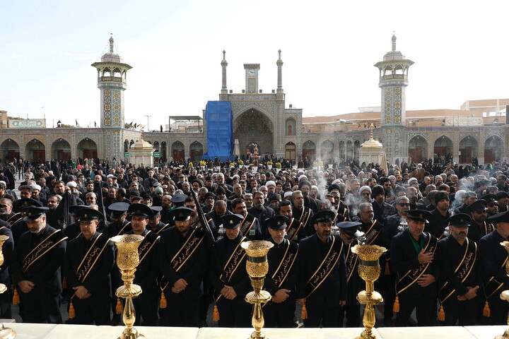 تصاویر/ دسته عزای خادمان و زائران حرم بانوی کرامت در سالروز شهادت امام موسی کاظم(ع)